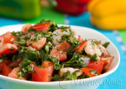 Saláta garnélával és paradicsommal recept egy fotó