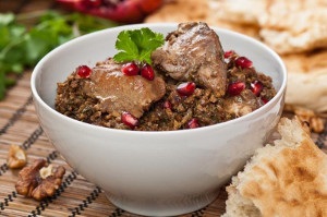 Сациві з курки по-грузинськи - це відмінний спосіб здивувати гостей смачним блюдом з найбільш