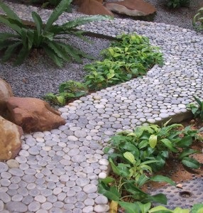 Létrehozása dekoratív kerti utak a kezüket, a ház közelében