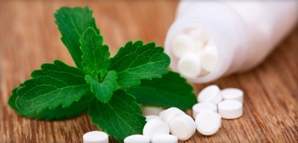 Stevia használata és a káros füvek méz, cukor helyettesítő alkalmazás a tabletták, por, és (kár) Stevia előnyei és hátrányai a méz fű, a használata édesítőszerként a tabletták, por,