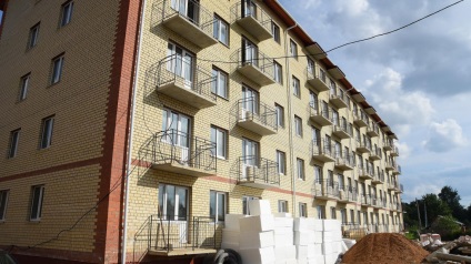 Az építkezés három ház a Vologda régió után folytatódott a hosszú