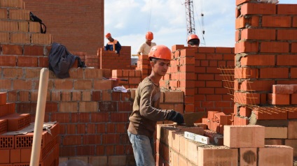 Az építkezés három ház a Vologda régió után folytatódott a hosszú