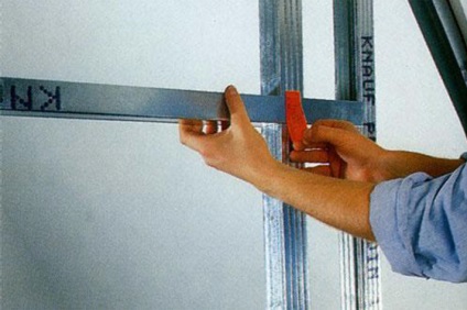 Száraz szintező gipszkarton falak telepítésével a profil és a kötés, építési és javítási