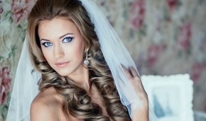 Esküvői frizura a görög stílusban különböző hosszúságú haj