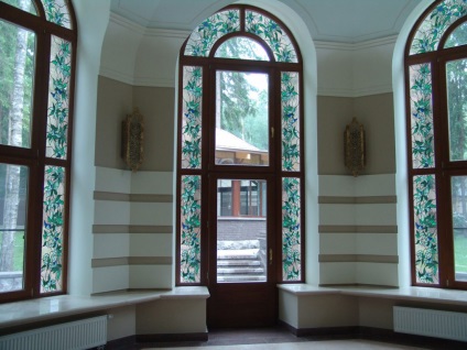 Ólomüveg ablakok egy klasszikus vagy modern belső, a ház vagy lakás, szép design, és (belső) Ólomüveg ablakok egy klasszikus vagy modern belső, a ház vagy lakás, szép design és