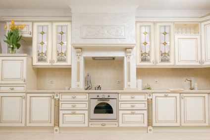 Ólomüveg ablakok egy klasszikus vagy modern belső, a ház vagy lakás, szép design, és (modern) Ólomüveg ablakok egy klasszikus vagy modern belső, a ház vagy lakás, szép design és