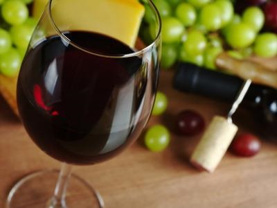 Ízletes és egészséges bor vörös