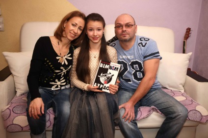 A fiatal hősnő a sorozat „Voronin” Mása Ilyuhina „A papagáj Apollo beszél és táncokat! „(Blagoveshchensk) A fiatal hősnő a sorozat „Voronin” Mása Ilyuhina „A papagáj Apollo beszél és táncokat!