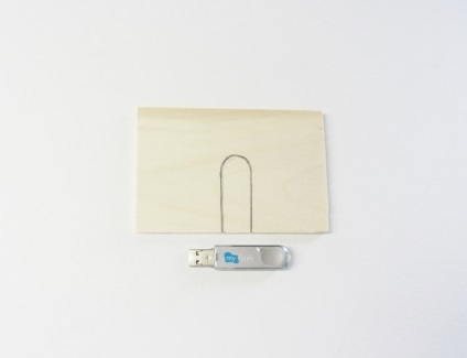 Tok USB flash meghajtó a kezeddel, a nap festékek (ő) Tok USB flash meghajtó a kezeddel, a nap festékek