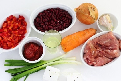 Bean pörkölt hús, egyszerű receptek képekkel