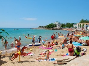 Ahol pihenni a Krímben a homokos tengerparton (a strand) Ahol pihenni a Krímben a homokos tengerparton