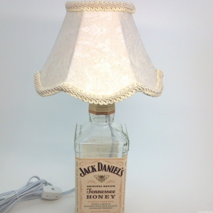 Segítségével régi üvegek, hogy hozzon létre egy asztali lámpa