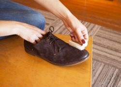 Hogyan lehet visszaállítani velúr cipő