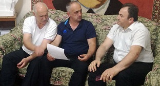 Kaukázusi csomópont területi viták között Ingusföldön és Csecsenföld (harc Khovanskoye temető) Kaukázusi csomópont területi viták között Ingusföldön és Csecsenföldön