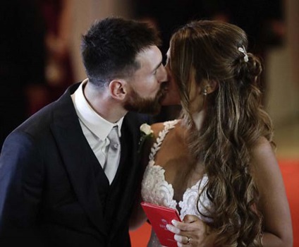 Lionel Messi és Antonella Roccuzzo házasodtak