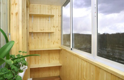 Alkalmas bútorok erkély, 13 fotó gyönyörű példája bútorok gyártása, polcok és szekrény