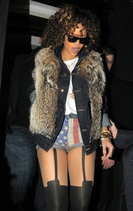 Rihanna lefogyott, és lett egy szőke