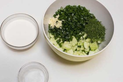 Uborka saláta és a zöld hagymát receptek