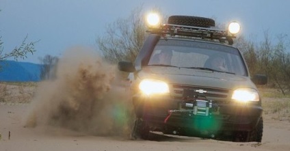 Tuning chevy niva trófeát - a sár-csomag padlótól citrom