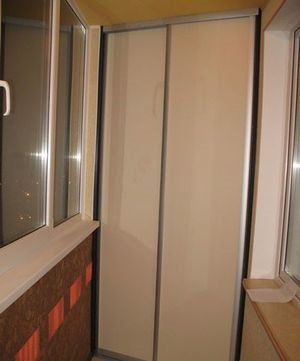 Kiválasztása szép szekrények kupé a erkély vagy loggia képgaléria a legjobb lehetőségek, változatos és