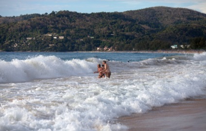 Hullám Phuket szezonban hullámok, ahol nincsenek hullámok, ahol a nagy hullámok
