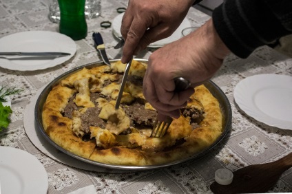8 Parts oszét torta, élelmiszer lovas (oszét) 8 rész oszét pite, élelmiszer lovas