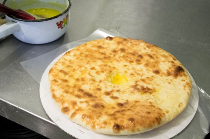 8 Parts oszét torta, élelmiszer lovas (étel) 8 rész oszét pite, élelmiszer lovas