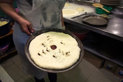 8 Parts oszét torta, élelmiszer lovas (oszét) 8 rész oszét pite, élelmiszer lovas