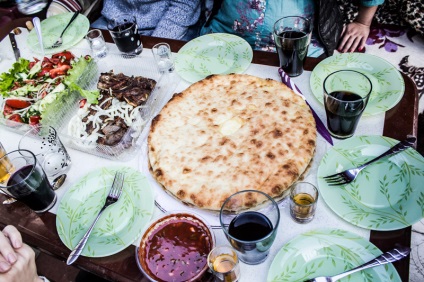 8 Parts oszét torta, élelmiszer lovas (tömegrész) 8 rész oszét pite, élelmiszer lovas