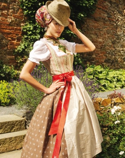 Dirndl, vagy egy kicsit a német stílus, stilouette stylist szolgáltatások online, Németországban és Frankfurt (a téma a népviselet) Dirndl, vagy egy kicsit a német stílus, stilouette stylist szolgáltatások online, Németországban és Frankfurt