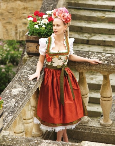 Dirndl, vagy egy kicsit a német stílus, stilouette stylist szolgáltatások online, Németországban és Frankfurt (német stílus) Dirndl, vagy egy kicsit a német stílus, stilouette stylist szolgáltatások online, Németországban és Frankfurt