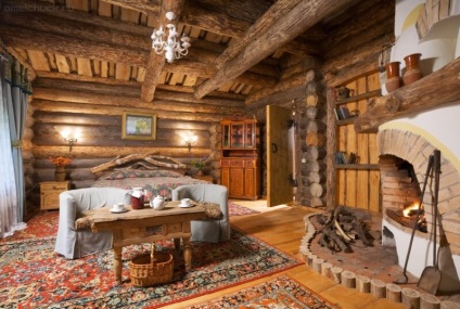 Hálószoba kialakítása egy vidéki házban - erdőben világ