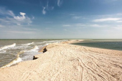 Dolzhanskaya köpött az Azovi-tenger partjai, üdülőhelyek
