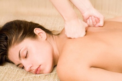Як правильно робити масаж спини (розслаблюючий)