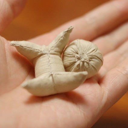 Hogyan készítsünk saját kezűleg japán amulett sarubobo (hímzés) Hogyan készítsünk saját kezűleg japán amulett sarubobo