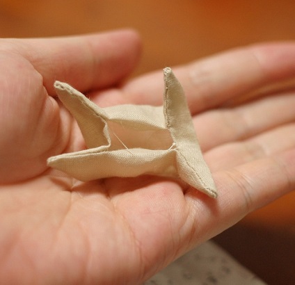 Hogyan készítsünk saját kezűleg japán amulett sarubobo (a kezüket) Hogyan készítsünk saját kezűleg japán amulett sarubobo