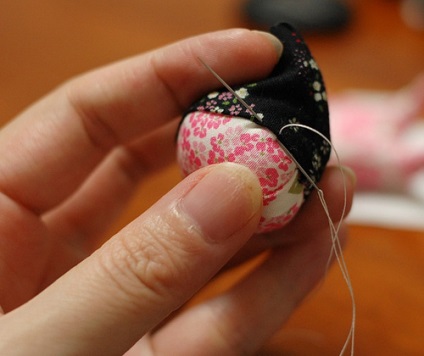 Hogyan készítsünk saját kezűleg japán amulett sarubobo
