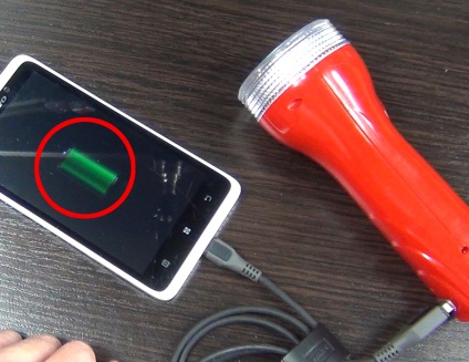 Hogyan lehet külső akkumulátort a telefon meg a kezét