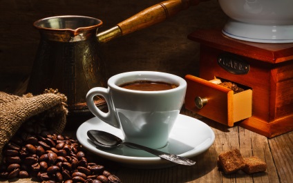 Klasszikus eszpresszó kávé és hogyan kell készíteni anélkül, hogy a kávégép