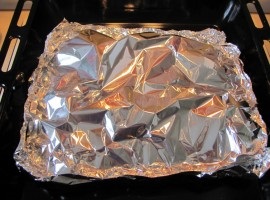 Csirkecomb egy fóliával - recept fotókkal (csirke) Csirkecomb egy fóliával - a recept egy fotó