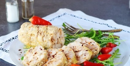 Csirke roll zselatinnal az élelmiszer fólia recepteket fotókkal