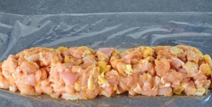 Csirke roll zselatinnal az élelmiszer fólia recepteket fotókkal