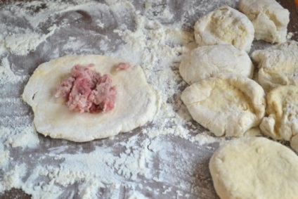 Lush belyashi egy serpenyőben egy egyszerű, lépésről lépésre recept fotók (belyashi buja pan) Lush belyashi egy serpenyőben egy egyszerű, lépésről lépésre recept fotók