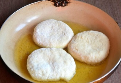Lush belyashi egy serpenyőben egy egyszerű, lépésről lépésre recept fotók (belyashi egy serpenyőben buja lépésre recept) Lush belyashi egy serpenyőben egy egyszerű, lépésről lépésre recept fotók