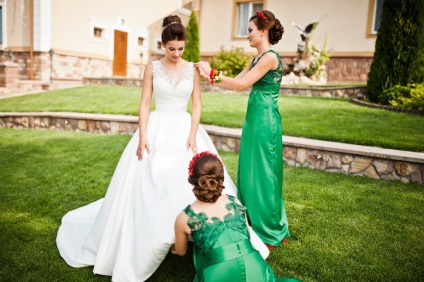 Frizurák koszorúslányok ünnepi elegancia (frizura) Frizurák koszorúslányok ünnepi elegancia