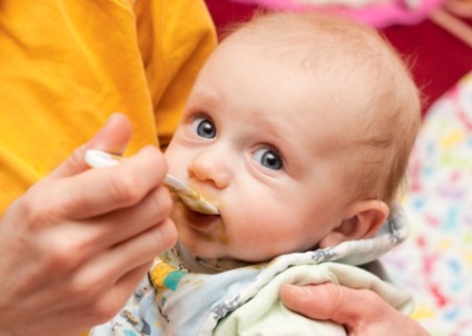 Kiegészítő koraszülött csecsemők táplálására hónapra mesterséges és természetes táplálkozási