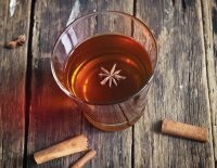 Oregano fűszerekkel, és adjunk hozzá annyi, mint lehet cserélni az ételek (add) Oregano fűszerekkel, és adjunk hozzá annyi, mint lehet cserélni az ételek