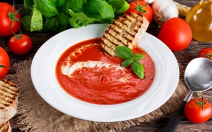 Oregano fűszerekkel, és adjunk hozzá annyi, mint lehet cserélni az ételek (add) Oregánó ez ízesítésére, és adjunk hozzá annyi, mint lehet cserélni az ételek