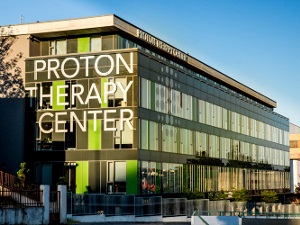 Proton-sugár terápiás és költség központok Magyarországon, Németországban, Csehországban és Izraelben