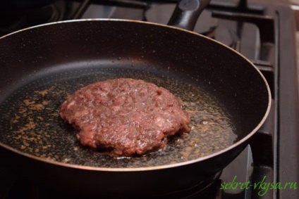 Recept Nagy ízletes, ízletes házi készítésű burger